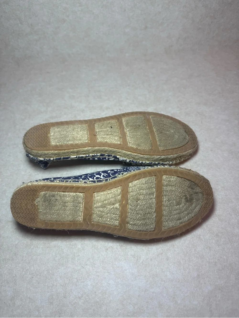 Lilly Pulitzer Upstream Blue Floral Canvas Espadrille Flats Gold Cap Toe SZ 7